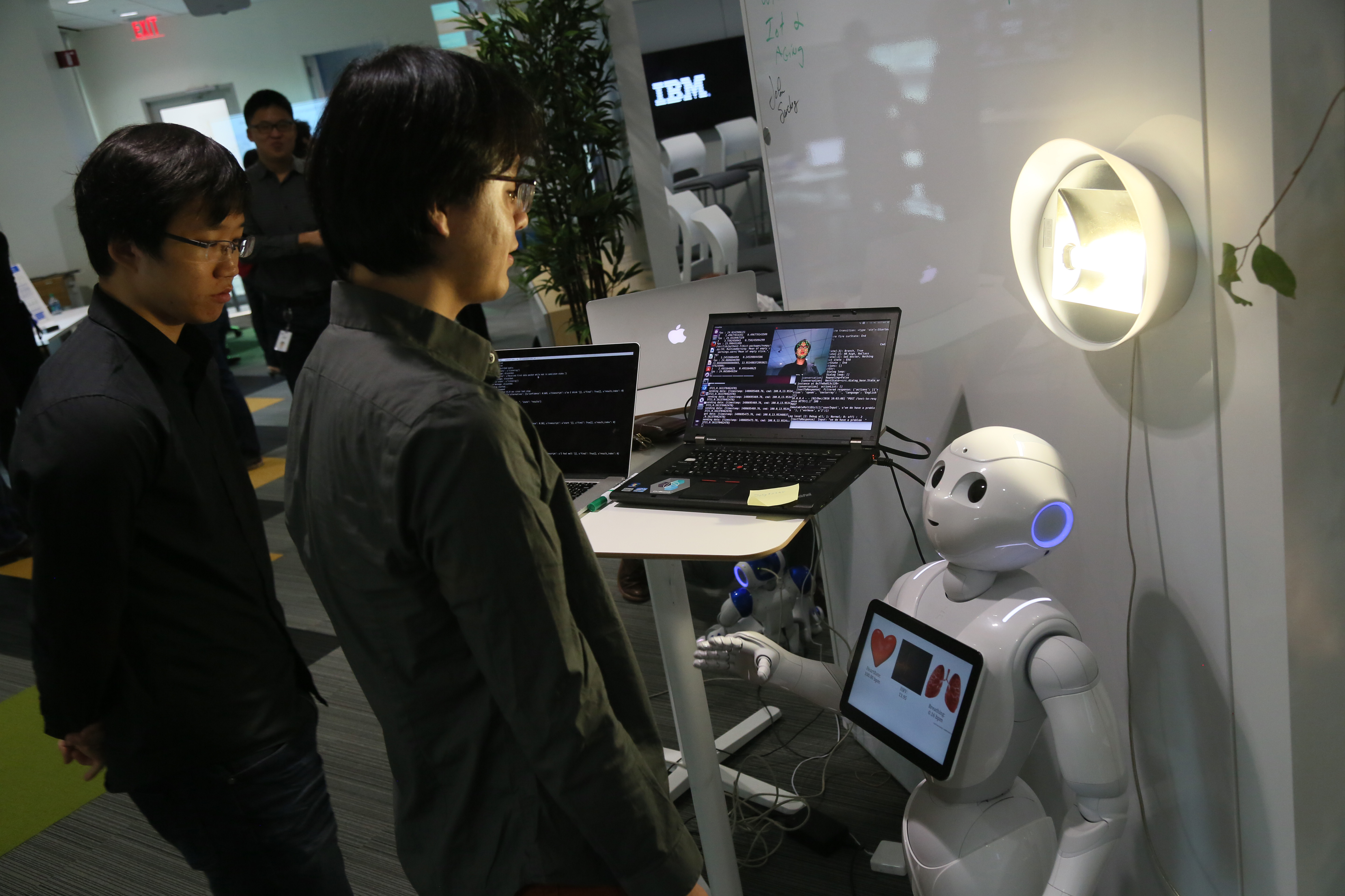 IBM e Universidade Rice exploram uso de robô e IoT para ajudar idosos e cuidadores
