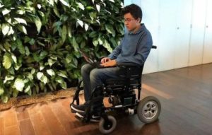 Pesquisadores usam inteligência artificial para criar cadeira de rodas comandada por movimento ocular