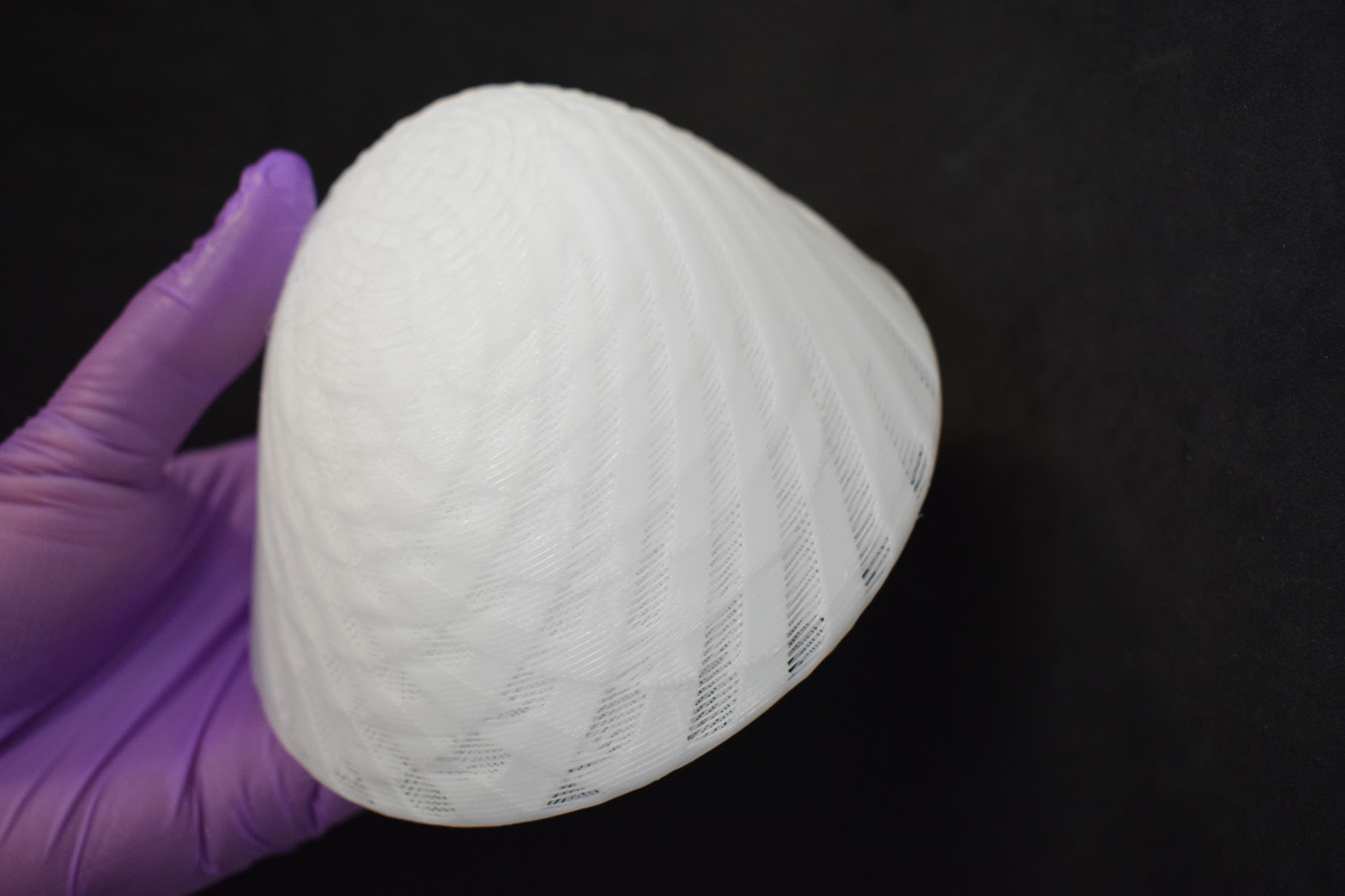 Evonik e BellaSeno lançam tecnologia de implantes mamários impressos em 3D